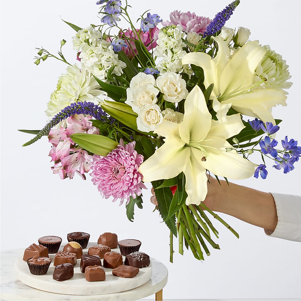 Winter Celebration Bouquet – CHARLIE'S FLOWERS & GOURMET BASKETS, Rahway NJ