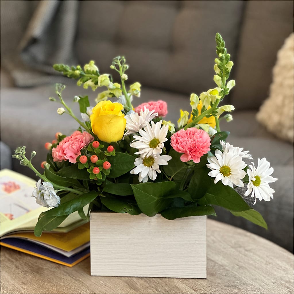 Sun Salutation Box Bouquet – CHARLIE'S FLOWERS & GOURMET BASKETS, Rahway NJ
