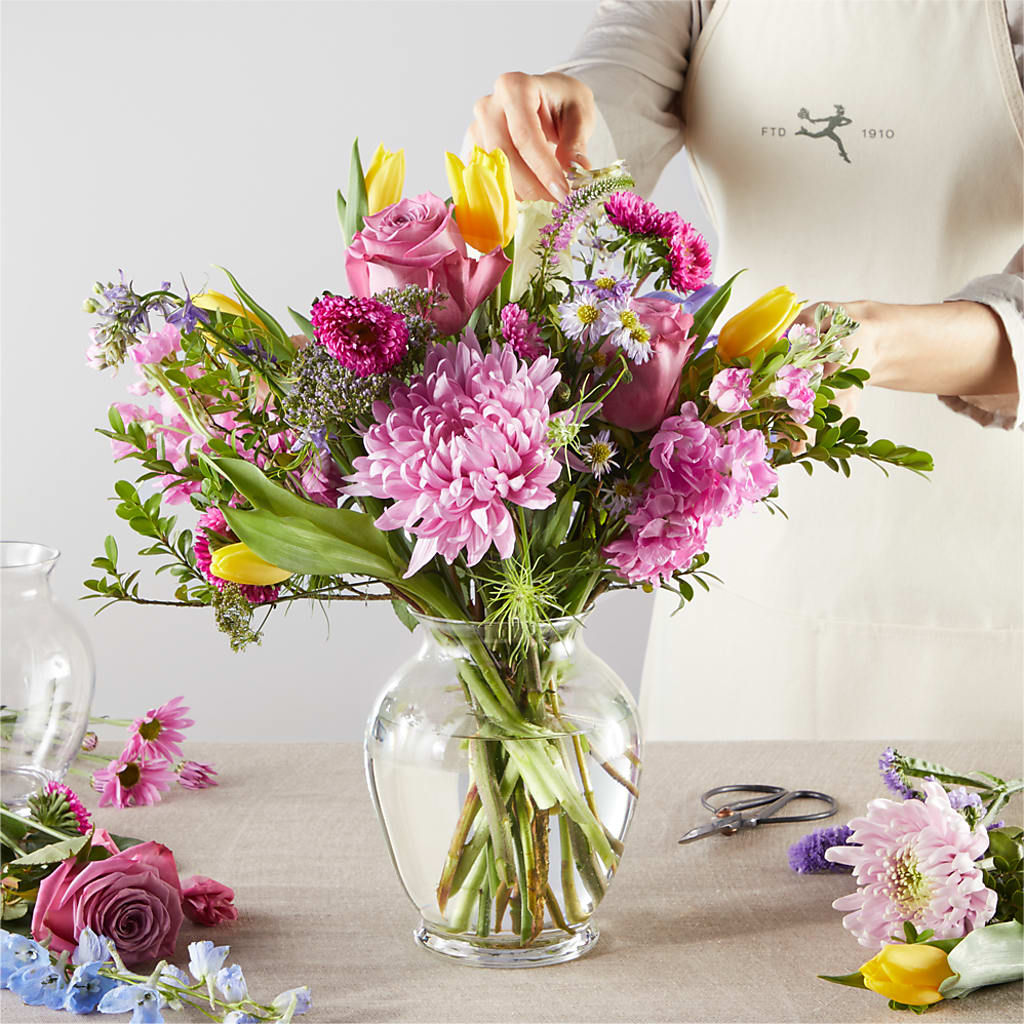 Pastel Tradition - A Florist Original – CHARLIE'S FLOWERS & GOURMET BASKETS, Rahway NJ