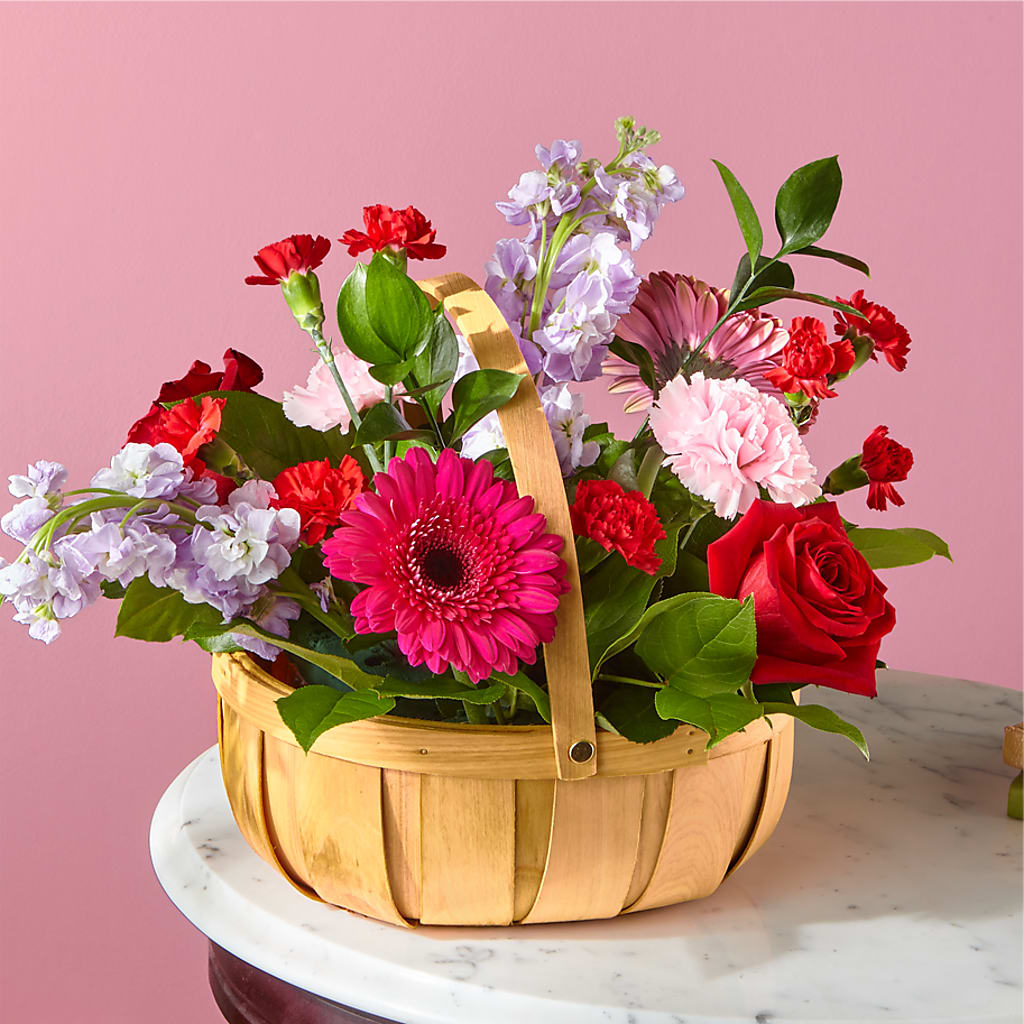 Pink Picnic Basket – CHARLIE'S FLOWERS & GOURMET BASKETS, Rahway NJ
