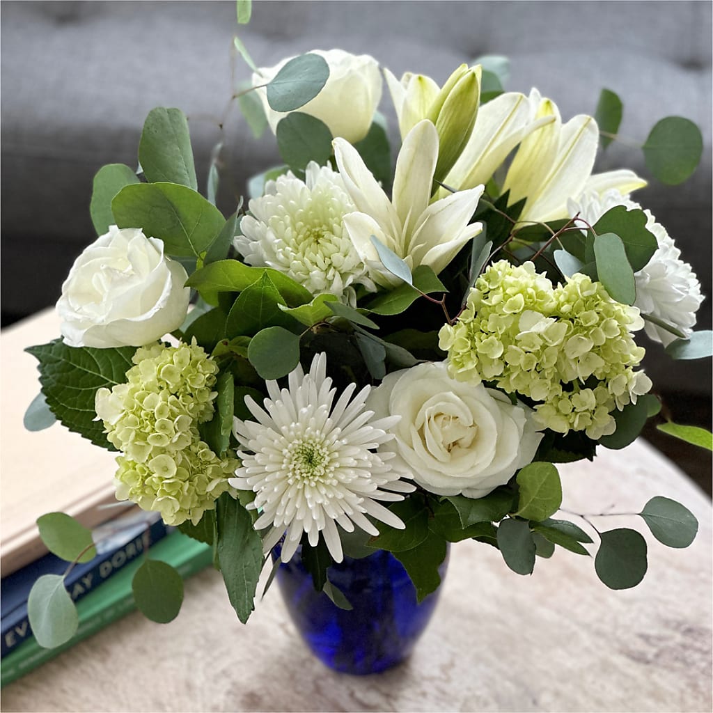 Snowy Dreams Bouquet – CHARLIE'S FLOWERS & GOURMET BASKETS, Rahway NJ